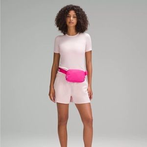 Lululemon Everywhere Belt Bag 1L- Sonic Pink/White